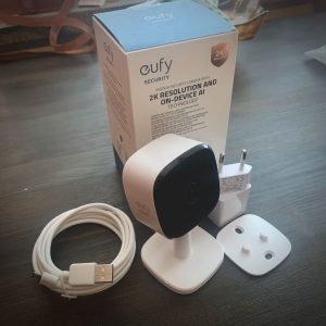 Eufy Indoor Cam 2K pakkauksen sisältö